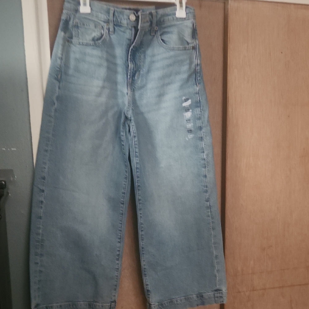 GAP Light Blue Wide‑Leg Jeans with Subtle Distressing